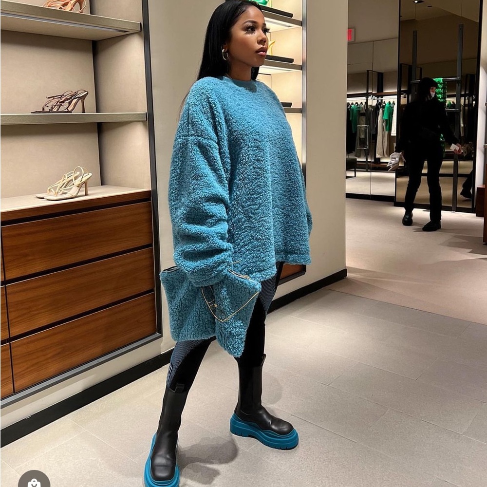 Minna Monroe oversized sweatshirt + bag